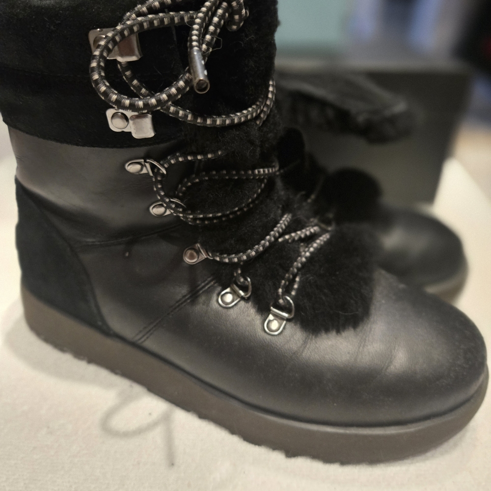 Uggs Women's Black Lace-Up Faux Fur Winter Boots